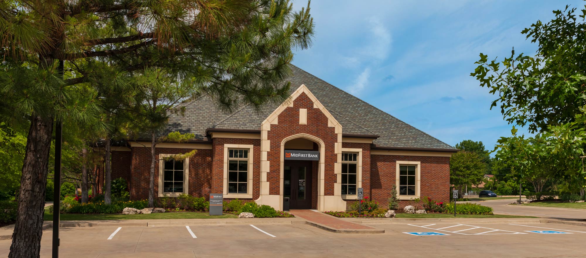 MidFirst Bank Location in Broken Arrow, OK